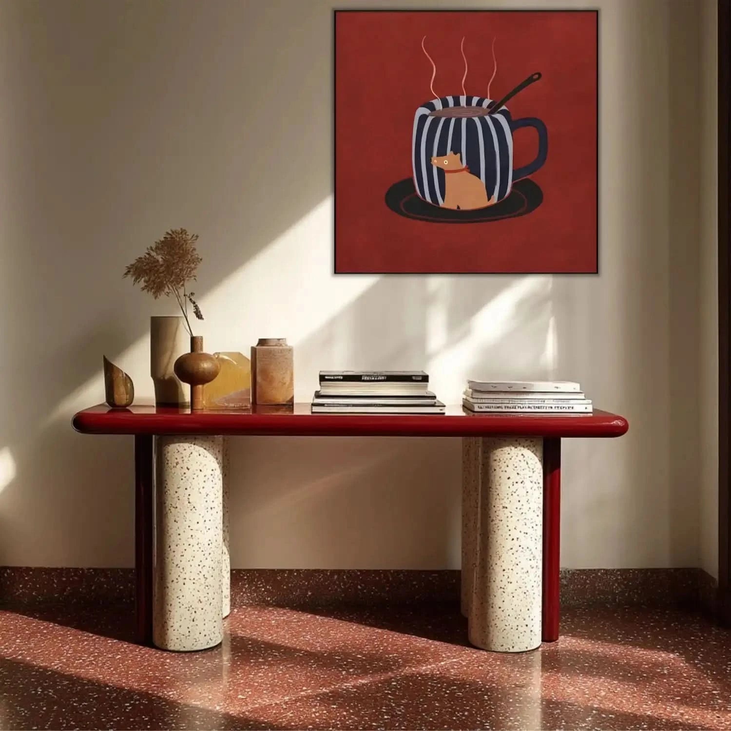 Tasse rayée noir et blanc avec chien, fond rouge, ambiance chaleureuse et ludique pour cuisine ou salon.