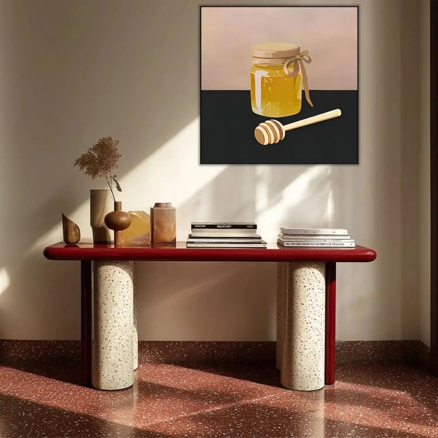 Peinture minimaliste d'un pot de miel doré sur fond noir, contraste harmonieux, ambiance chaleureuse pour cuisine ou salon.