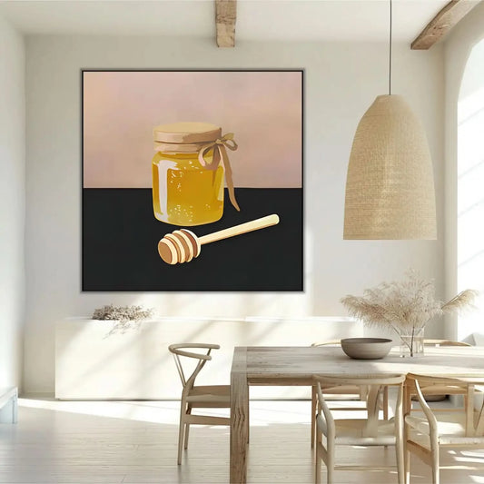Peinture minimaliste d'un pot de miel doré sur fond noir, contraste harmonieux, ambiance chaleureuse pour cuisine ou salon.