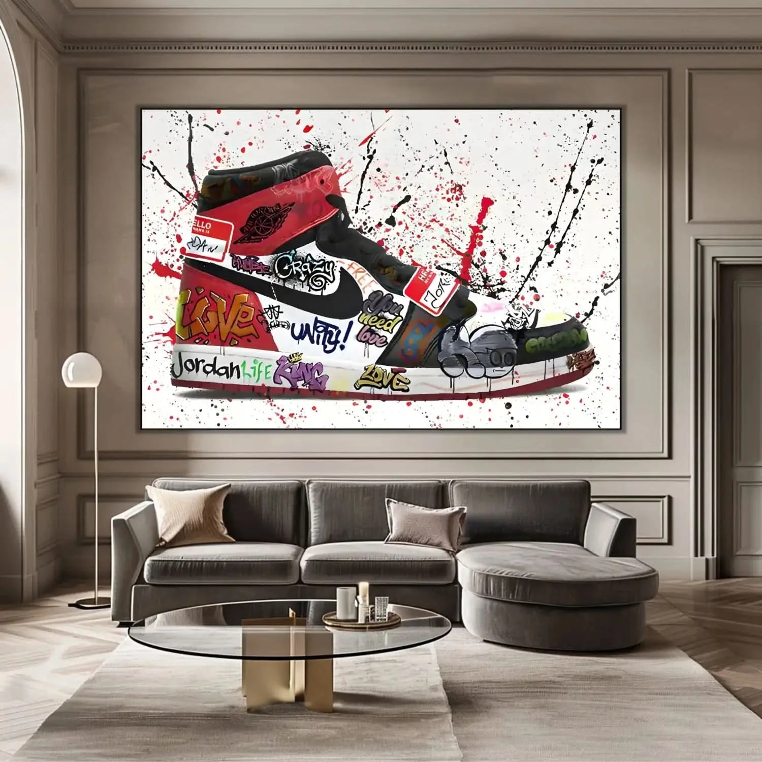 Chaussure ornée de graffitis multicolores, éclaboussures rouges et noires, énergie urbaine pour salon moderne ou bureau créat