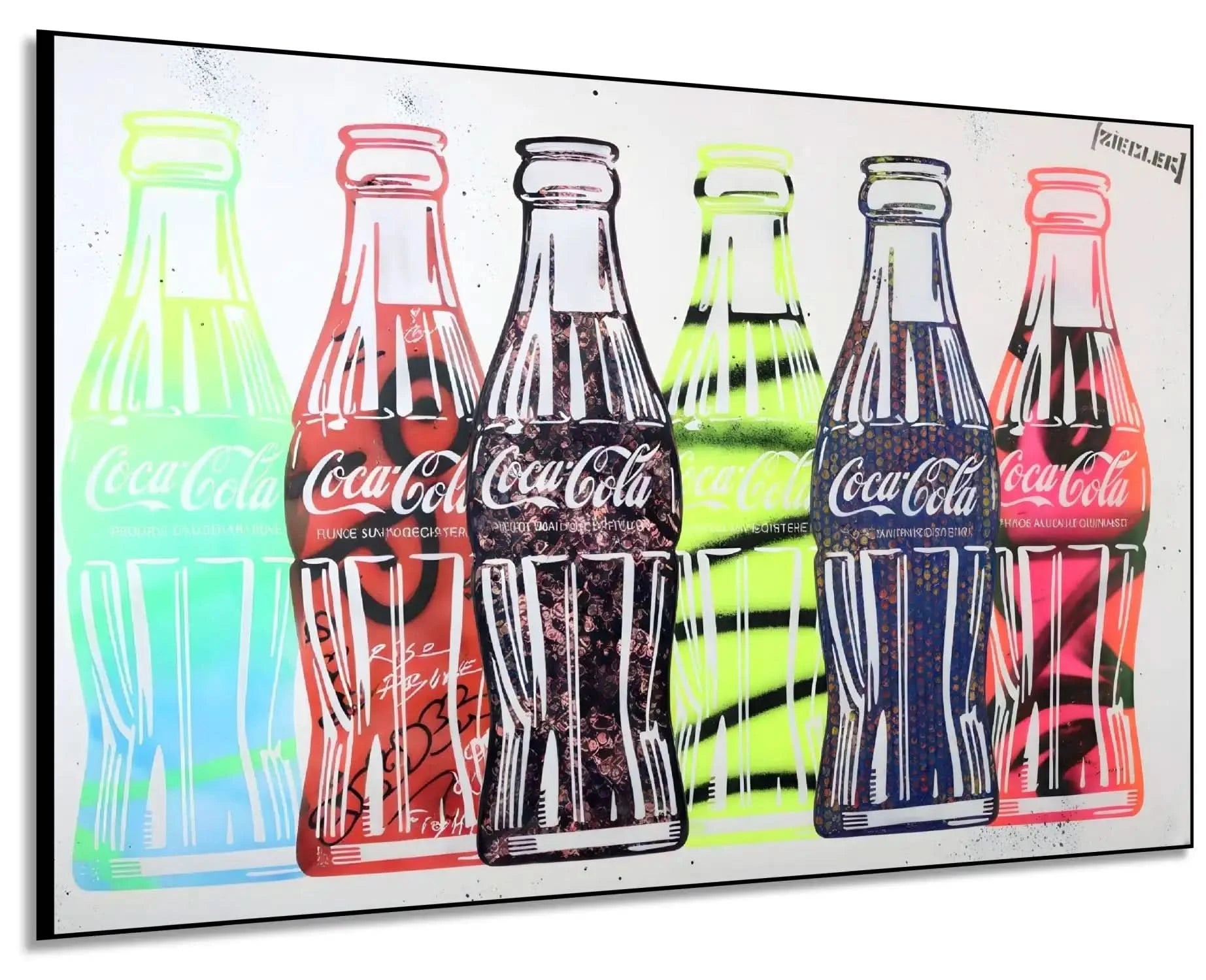 Tableau pop art avec six bouteilles de Coca-Cola colorées, motifs audacieux, ambiance joyeuse pour salon moderne.