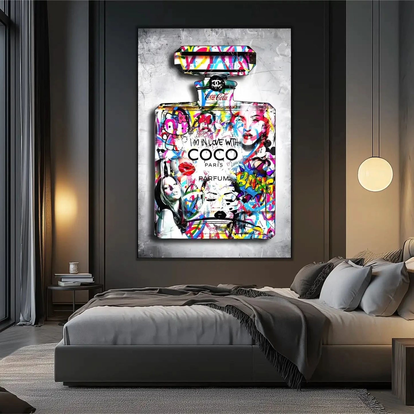 Flacon de parfum Pop Art avec graffitis multicolores, ambiance dynamique et moderne pour salon ou bureau.