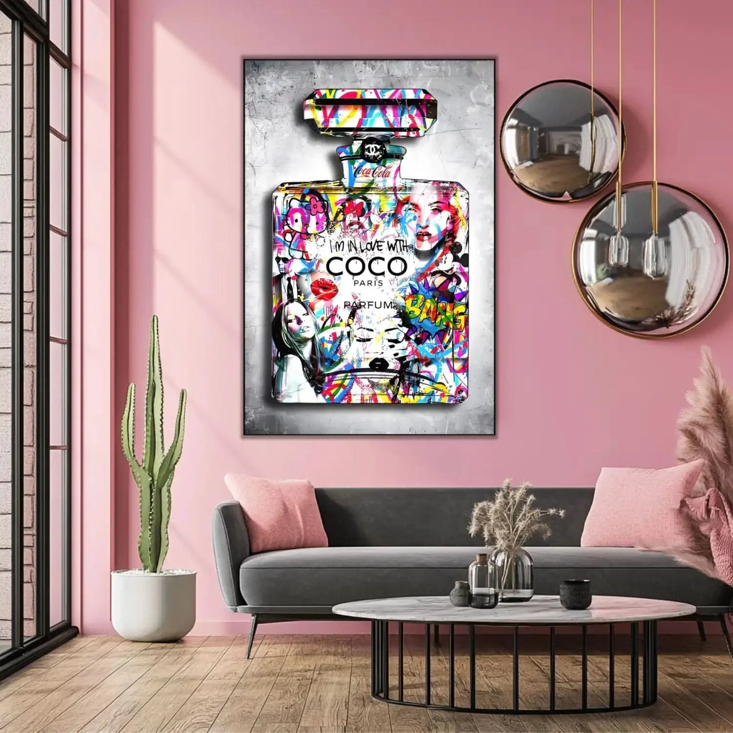 Flacon de parfum Pop Art avec graffitis multicolores, ambiance dynamique et moderne pour salon ou bureau.