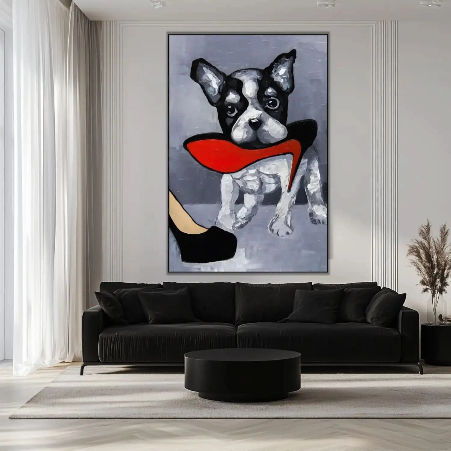 Chien noir et blanc avec talon rouge vif, fond gris, ambiance ludique et élégante pour salon moderne.