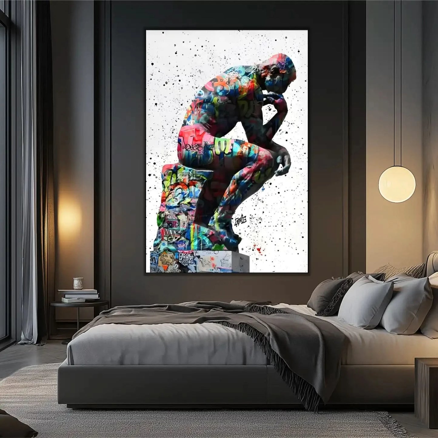 Statue classique recouverte de graffitis multicolores, fond blanc éclaboussé, énergie urbaine pour salon ou bureau moderne.