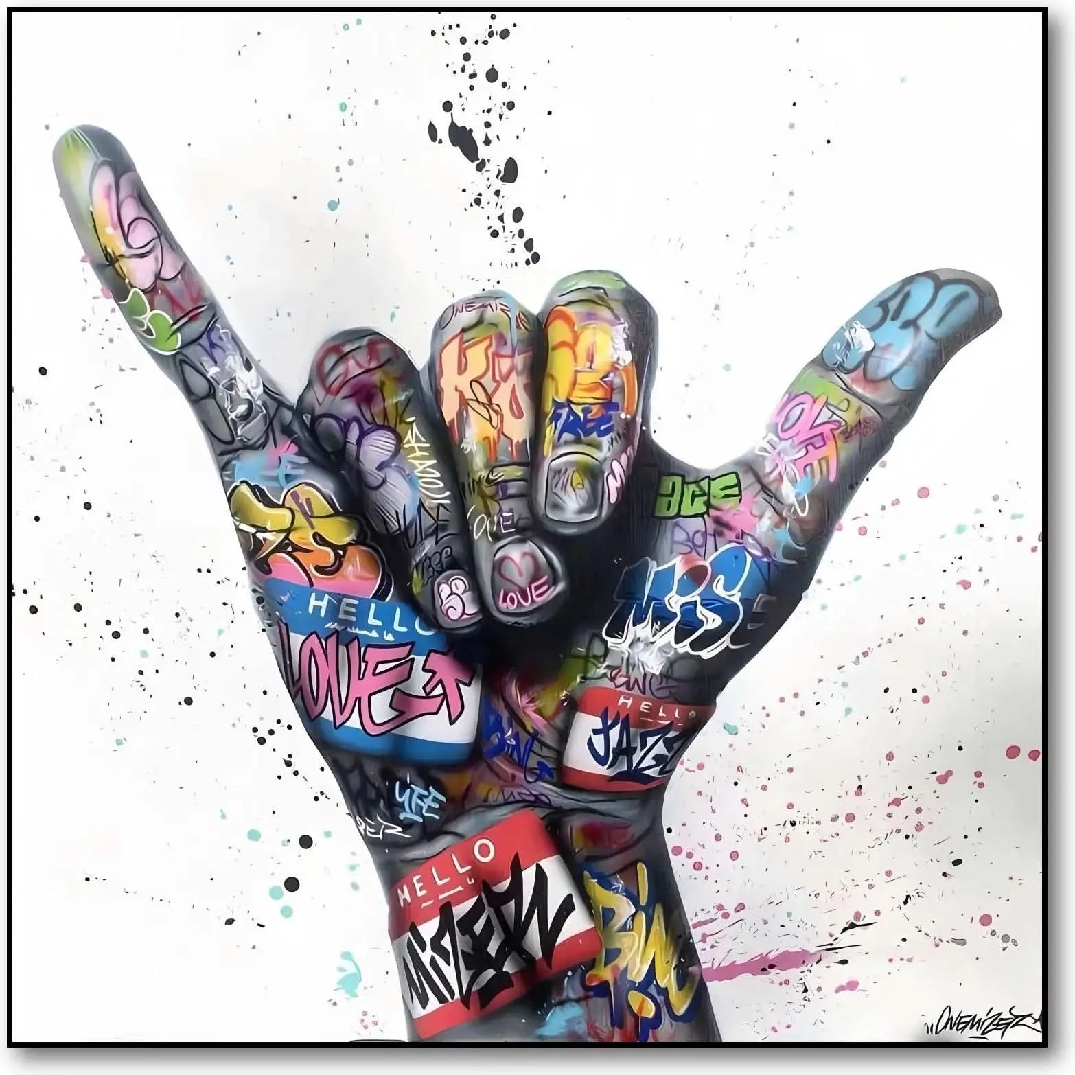 Main ornée de graffitis multicolores sur fond blanc, style street art, ambiance urbaine et dynamique pour salon moderne.