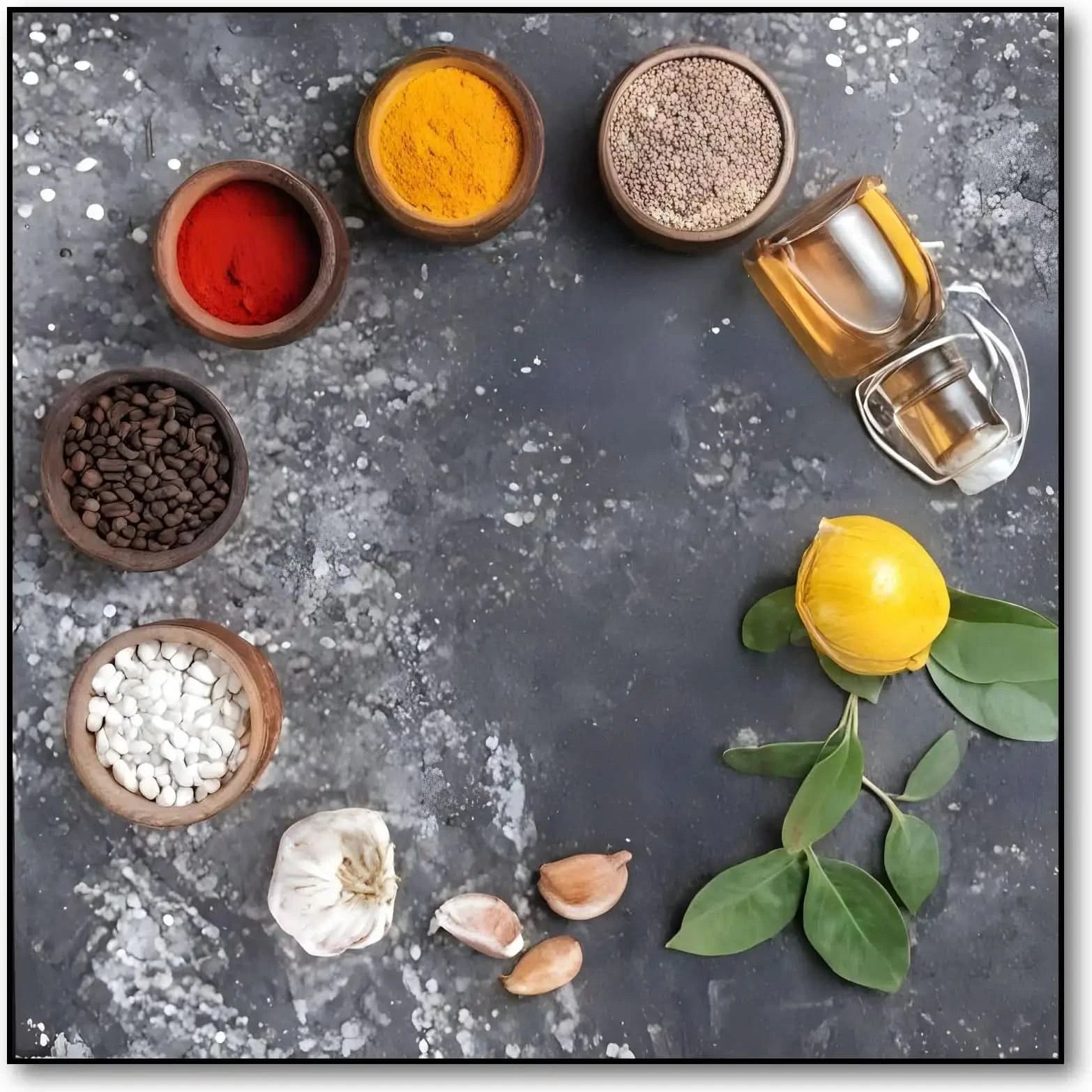 Nature morte minimaliste avec épices rouges et jaunes, grains de café, ail et citron; composition épurée.