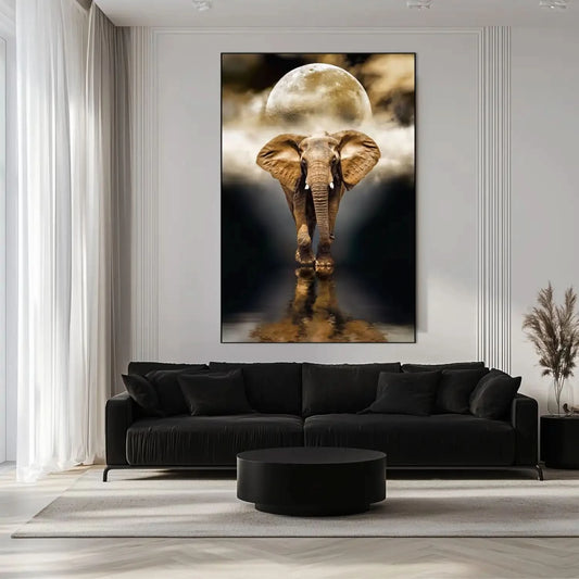 Éléphant majestueux marchant dans l'eau sous une pleine lune dorée, avec reflet et ambiance mystique, tons bruns et noirs.