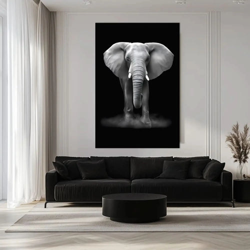Tableau minimaliste noir et blanc montrant un éléphant de face sur fond sombre, évocateur de force et de sérénité.
