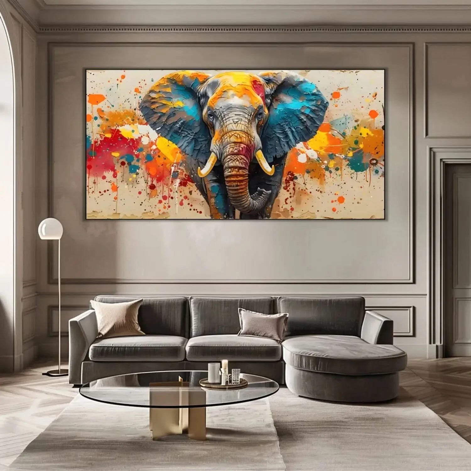 Toile d'un éléphant aux couleurs éclatantes, bleu profond, orange vif, rouge incandescent, énergie dynamique pour salon modern.