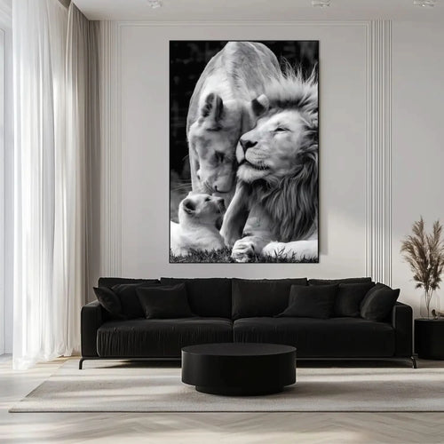Scène en noir et blanc d'une famille de lions, tendresse et harmonie, ambiance sereine pour salon ou bureau.