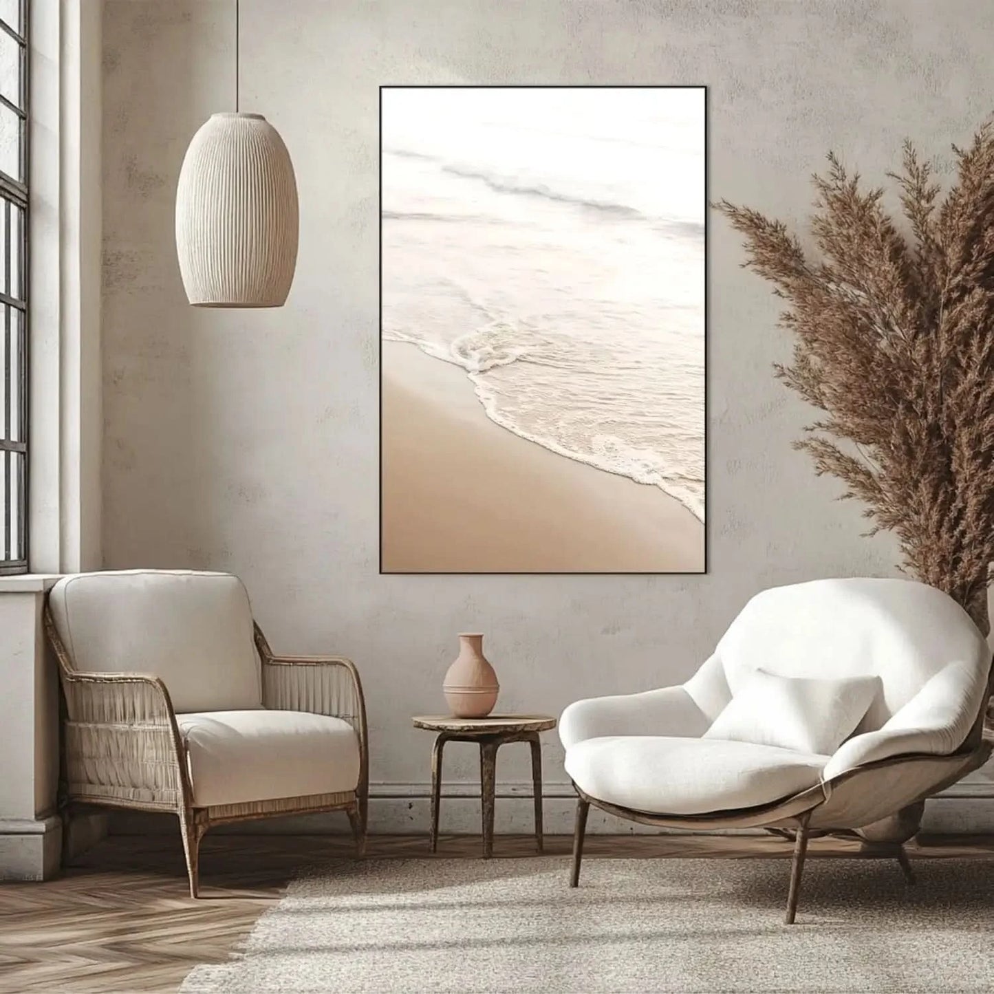Plage sereine avec vagues douces et sable doré, teintes beige et blanc, ambiance apaisante pour salon ou chambre.