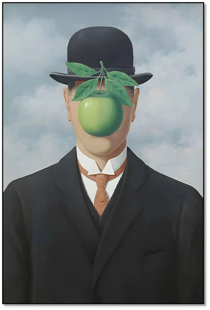 Homme en costume avec visage caché par une pomme verte, ambiance surréaliste et mystérieuse, idéal pour bureau moderne.