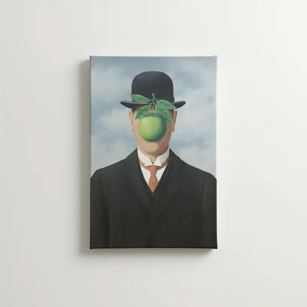 Homme en costume avec visage caché par une pomme verte, ambiance surréaliste et mystérieuse, idéal pour bureau moderne.