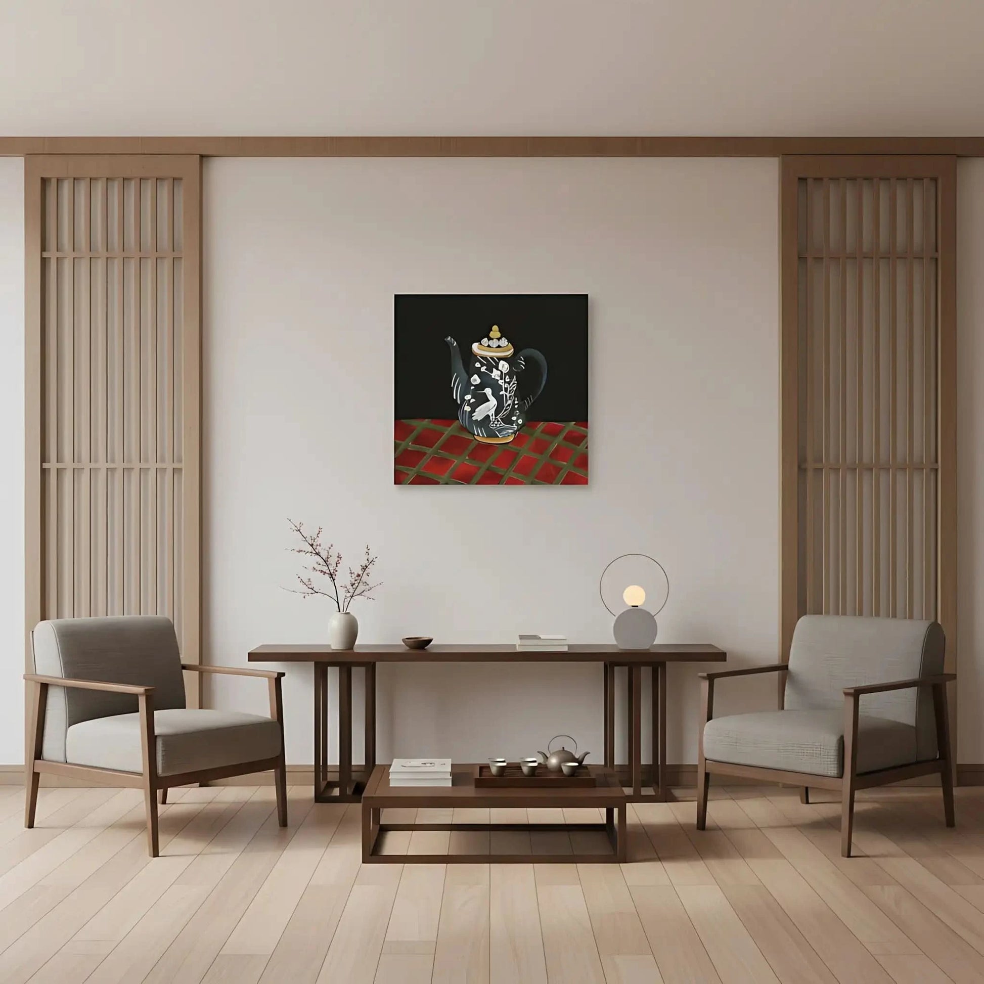 Tableau d'une théière noire avec motifs d'oiseau blanc et fleurs, sur fond noir et table rouge, ambiance élégante et mystérie
