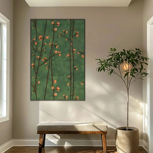 Branches délicates avec fleurs pêche sur fond vert profond, ambiance sereine et poétique pour salon ou chambre.