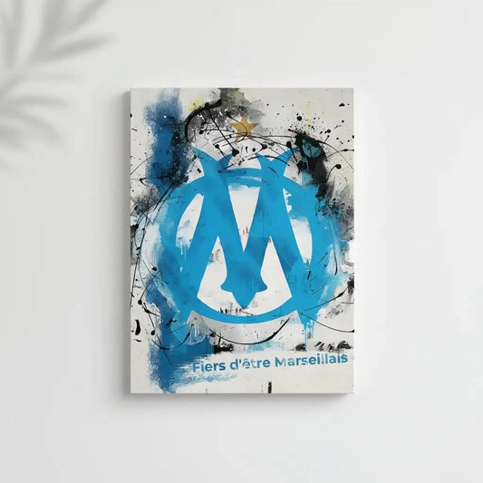 Tableau moderne avec logo marseillais, éclats de bleu vif et noir profond, ambiance dynamique pour salon ou bureau.