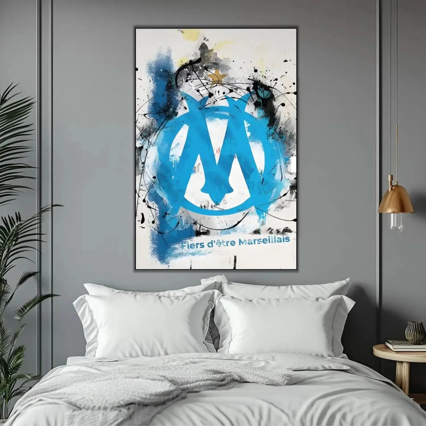 Tableau moderne avec logo marseillais, éclats de bleu vif et noir profond, ambiance dynamique pour salon ou bureau.