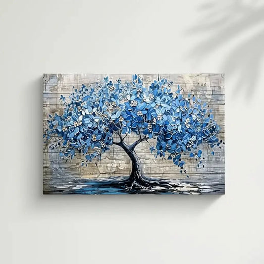Arbre impressionniste en fleurs bleues, reflet élégant, palette bleu glacé et beige, apporte sérénité pour chambre ou salon.