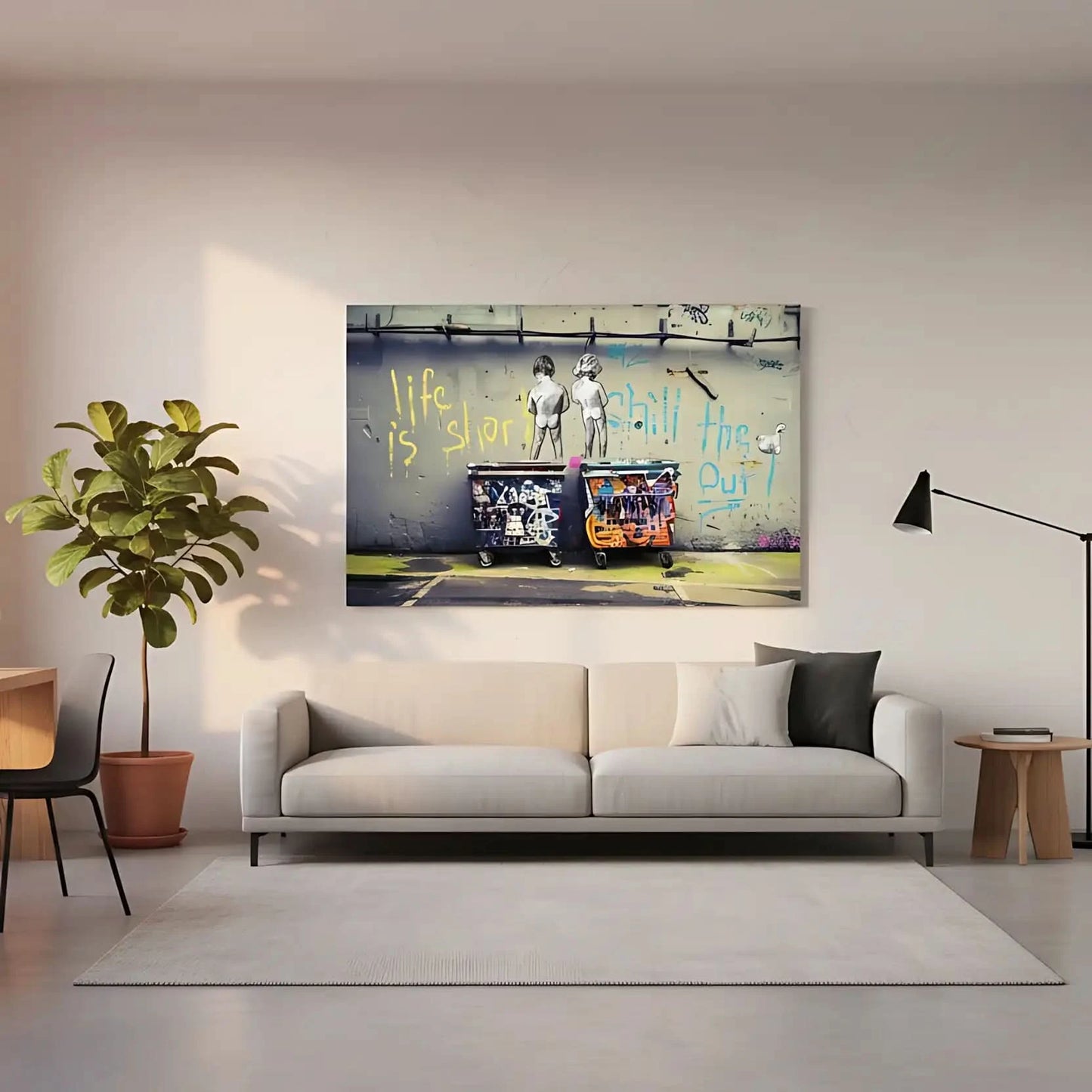 Street art avec enfants en noir et blanc, graffitis colorés sur mur gris, ambiance urbaine et réflexion sur la vie.