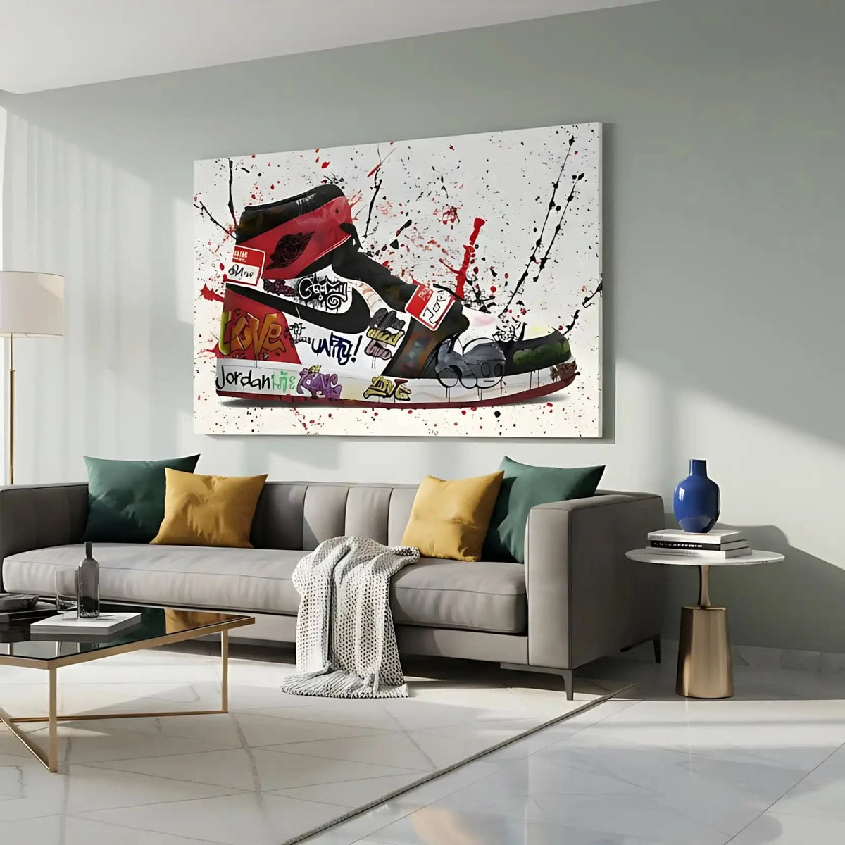 Chaussure ornée de graffitis multicolores, éclaboussures rouges et noires, énergie urbaine pour salon moderne ou bureau créat