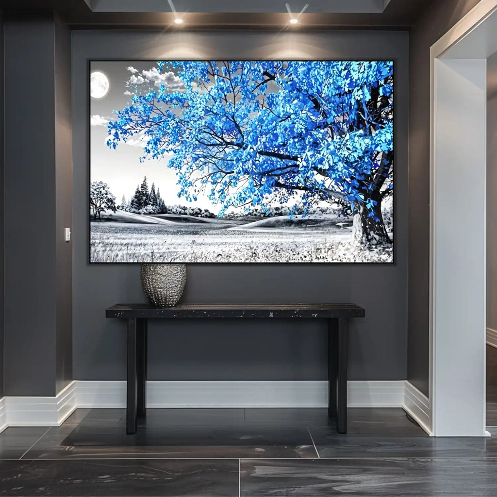 Paysage surréaliste avec arbre bleu lumineux et lune, palette noire et bleue, atmosphère mystérieuse pour chambre ou salon.