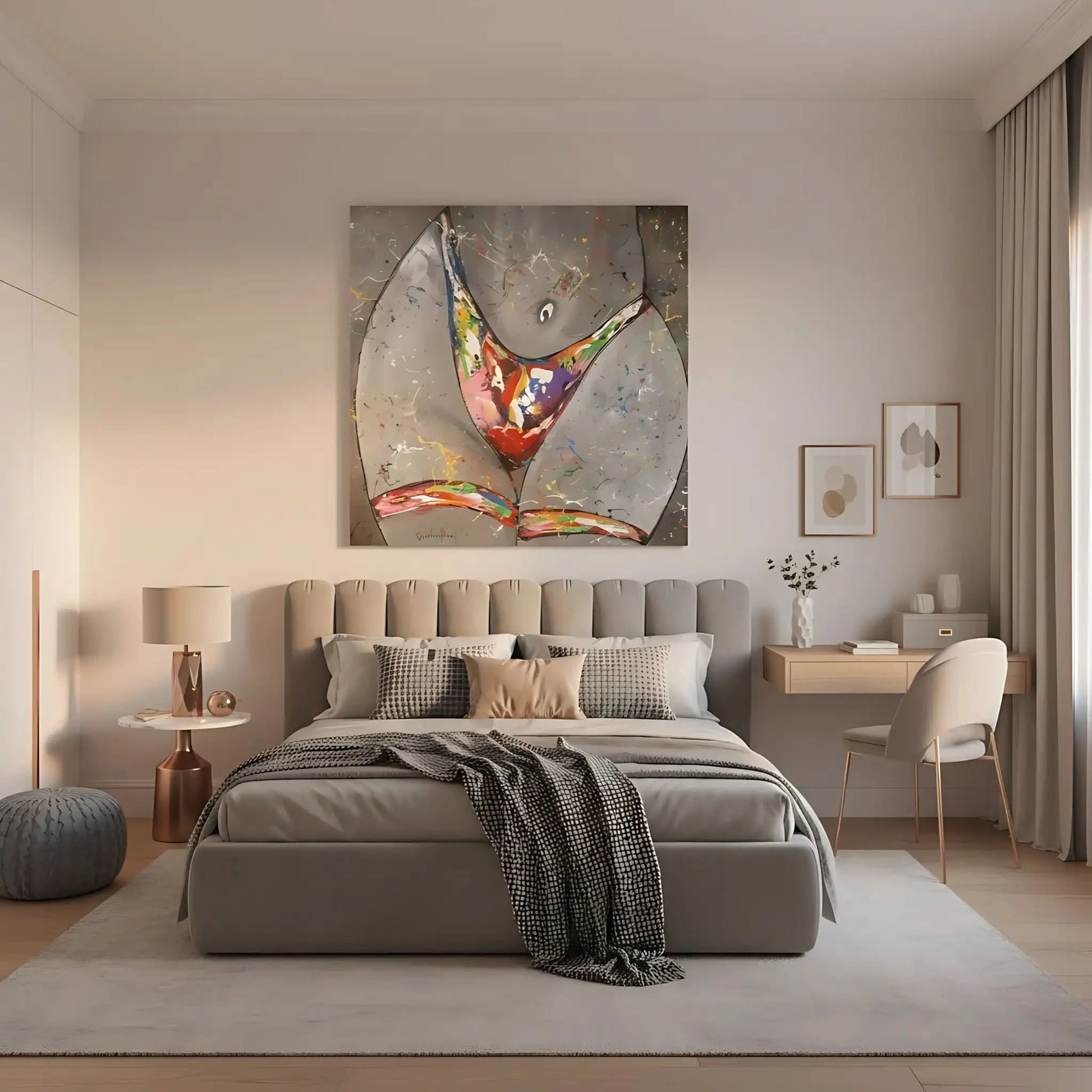 Silhouette féminine stylisée avec éclaboussures multicolores sur fond gris, énergie vibrante pour salon moderne.