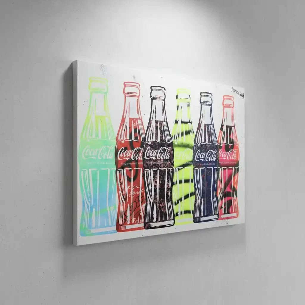 Tableau pop art avec six bouteilles de Coca-Cola colorées, motifs audacieux, ambiance joyeuse pour salon moderne.