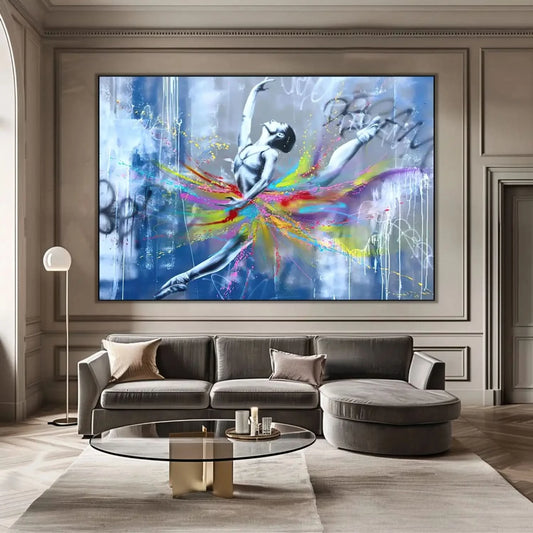 Danseuse en mouvement avec tourbillon de couleurs vives, fond gris et blanc, ambiance dynamique et inspirante pour salon mode