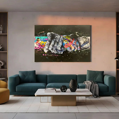 Tableau street art avec poignée de main, graffitis multicolores, ambiance urbaine et dynamique pour salon moderne ou bureau.