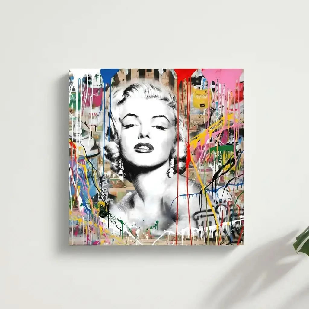 Portrait pop art en noir et blanc avec coulures de peinture multicolores, ambiance urbaine et dynamique pour salon moderne.