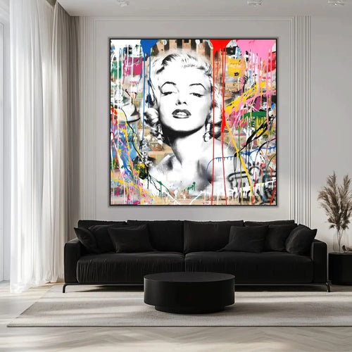 Portrait pop art en noir et blanc avec coulures de peinture multicolores, ambiance urbaine et dynamique pour salon moderne.
