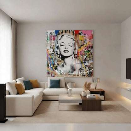 Portrait pop art en noir et blanc avec coulures de peinture multicolores, ambiance urbaine et dynamique pour salon moderne.