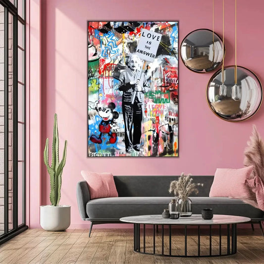 Toile pop art avec message d'amour, couleurs vives et personnages iconiques, idéale pour salon ou bureau moderne.