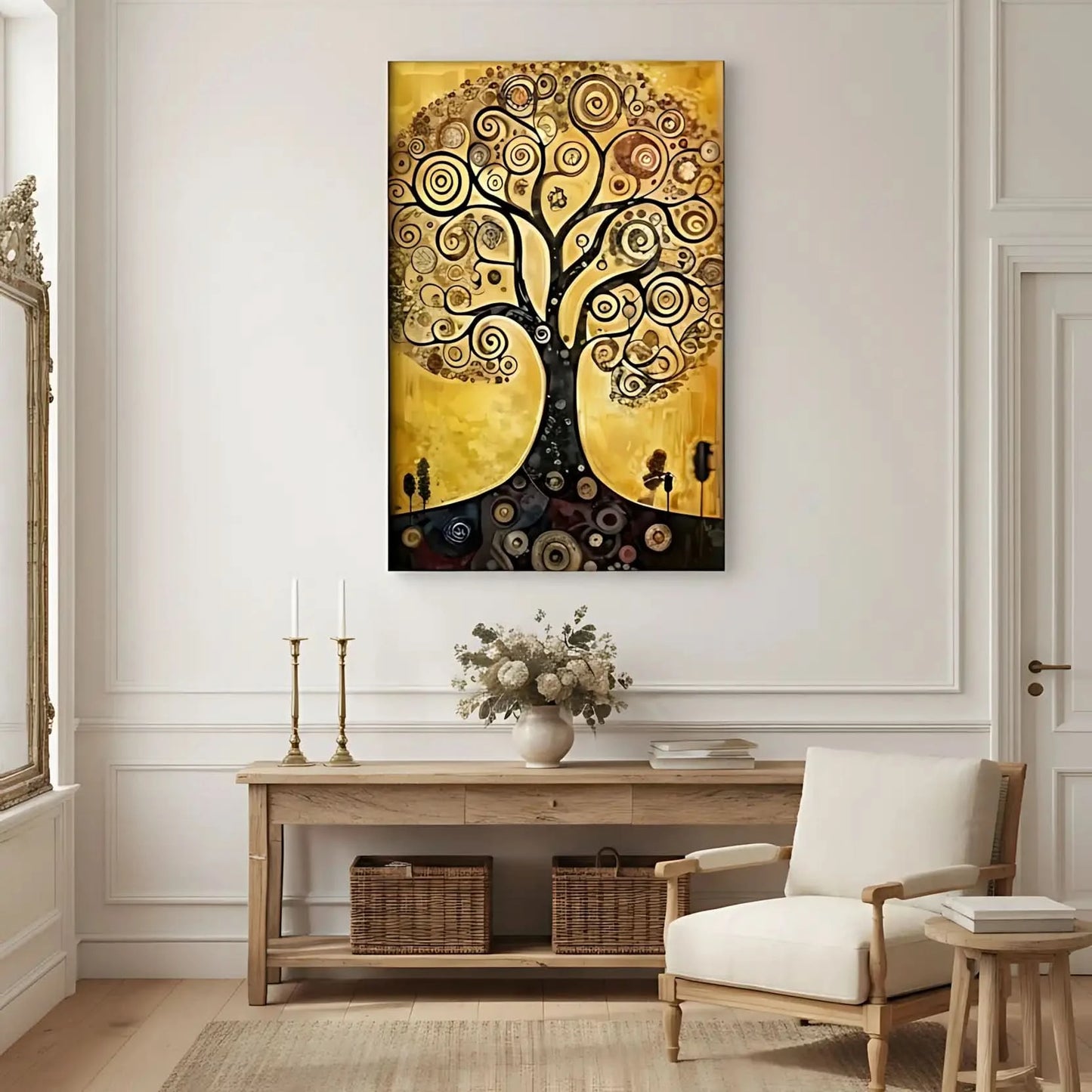 Arbre de vie stylisé aux spirales noires sur fond doré, ambiance mystique et chaleureuse pour salon ou bureau.