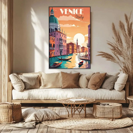 Scène romantique de Venise avec teintes chaudes d'orange et rose, gondoles sur canaux, ambiance sereine et nostalgique.