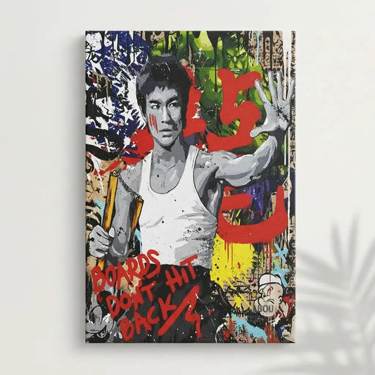 Portrait pop art en noir et blanc avec couleurs vives, ambiance énergique et dynamique pour salon moderne ou bureau.