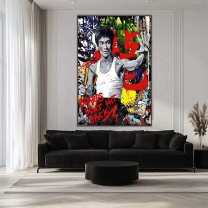 Portrait pop art en noir et blanc avec couleurs vives, ambiance énergique et dynamique pour salon moderne ou bureau.