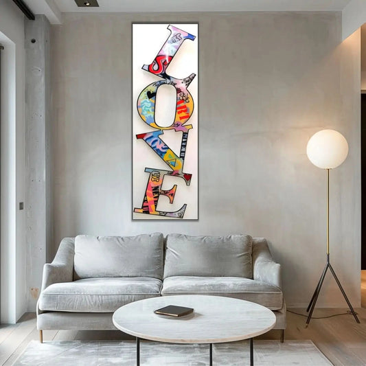 Mot 'LOVE' en street art multicolore, ambiance dynamique et joyeuse, idéal pour salon moderne ou bureau.
