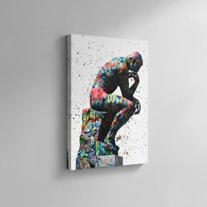 Statue classique recouverte de graffitis multicolores, fond blanc éclaboussé, énergie urbaine pour salon ou bureau moderne.