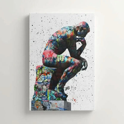 Statue classique recouverte de graffitis multicolores, fond blanc éclaboussé, énergie urbaine pour salon ou bureau moderne.