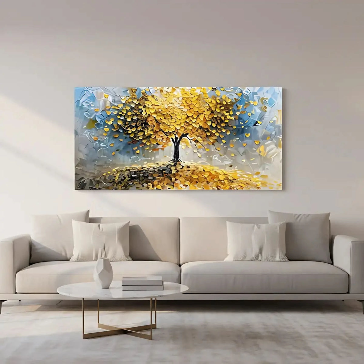 Arbre abstrait doré aux feuilles pièces tombantes, palette jaune et beige, apportant chance et fortune pour salon ou bureau.
