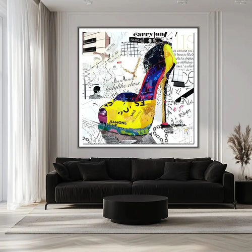Collage pop art avec chaussure à talon, couleurs éclatantes, motifs urbains, idéal pour salon moderne ou bureau créatif.