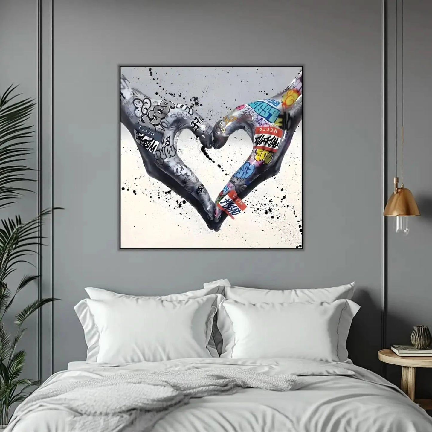 Deux mains formant un cœur avec des graffitis multicolores, ambiance urbaine et moderne pour salon ou bureau.