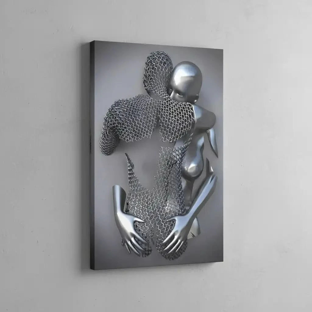 Deux corps métalliques enlacés, argenté lisse et maille grise, dans un tableau abstrait symbolisant l'intimité mystérieuse.