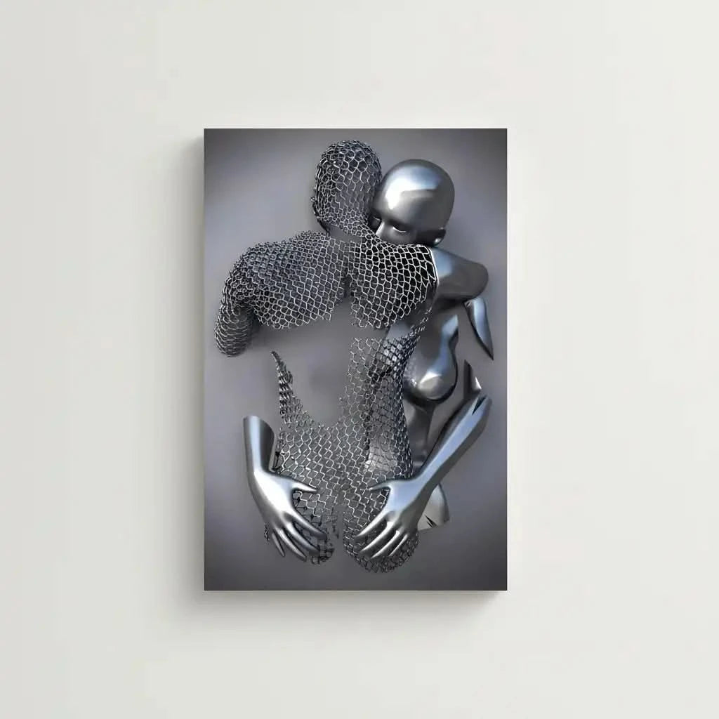Deux corps métalliques enlacés, argenté lisse et maille grise, dans un tableau abstrait symbolisant l'intimité mystérieuse.