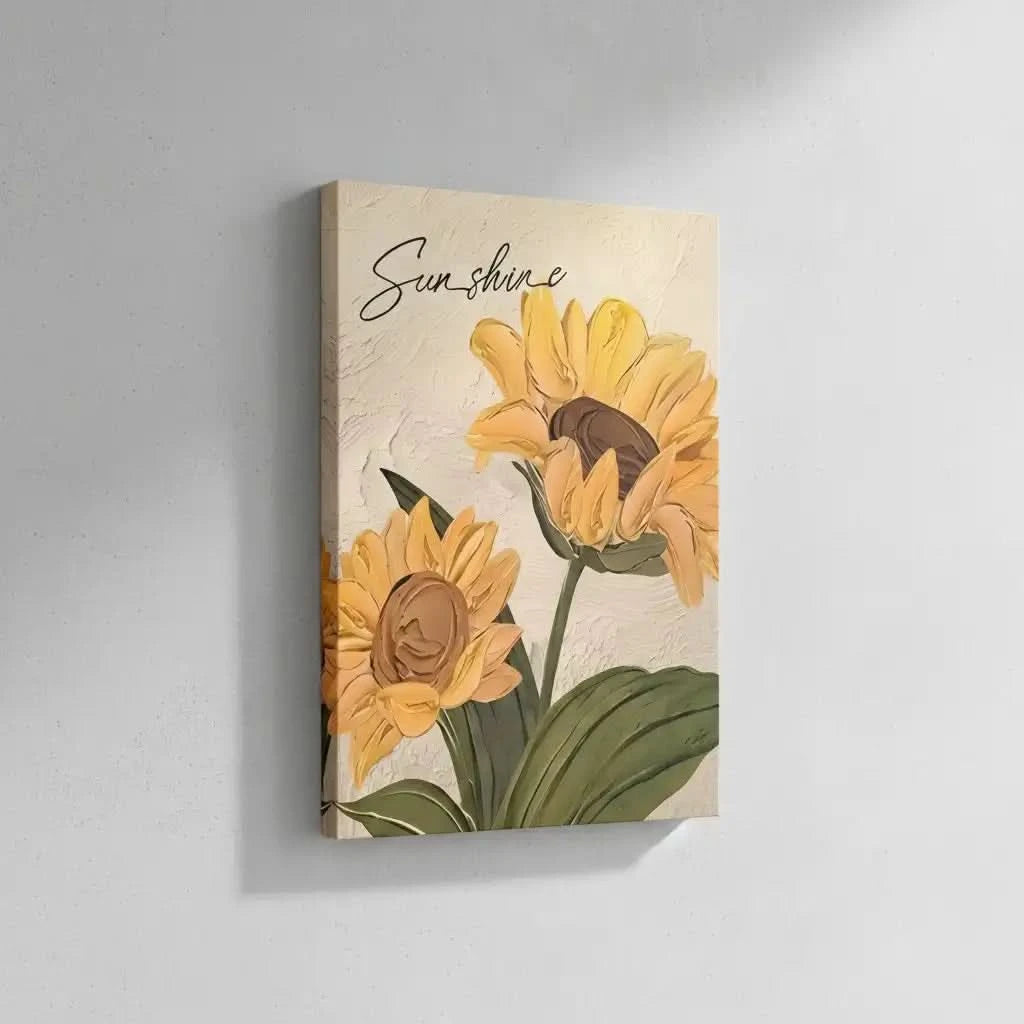 Tournesols texturés en relief avec pétales jaune éclatant et coeur brun; feuillage vert et fond beige; chaleur pour la maison.