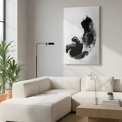 Illustration d’encre en mouvement, apportant une ambiance mystérieuse et fluide à l’espace.