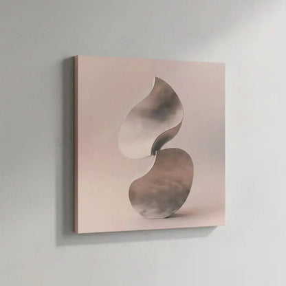 Formes abstraites fluides et métalliques dans une ambiance moderne, parfait pour les espaces contemporains.