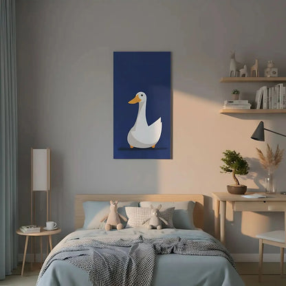Illustration d'un canard blanc avec un bec orange sur fond bleu, créant une atmosphère douce et chaleureuse, idéale pour chambre enfantine.